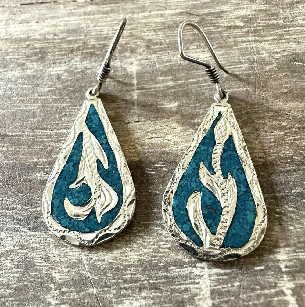 Vintage Mexican Diamond Cut Sterling Silver Pressed Turquoise Inlay Earrings